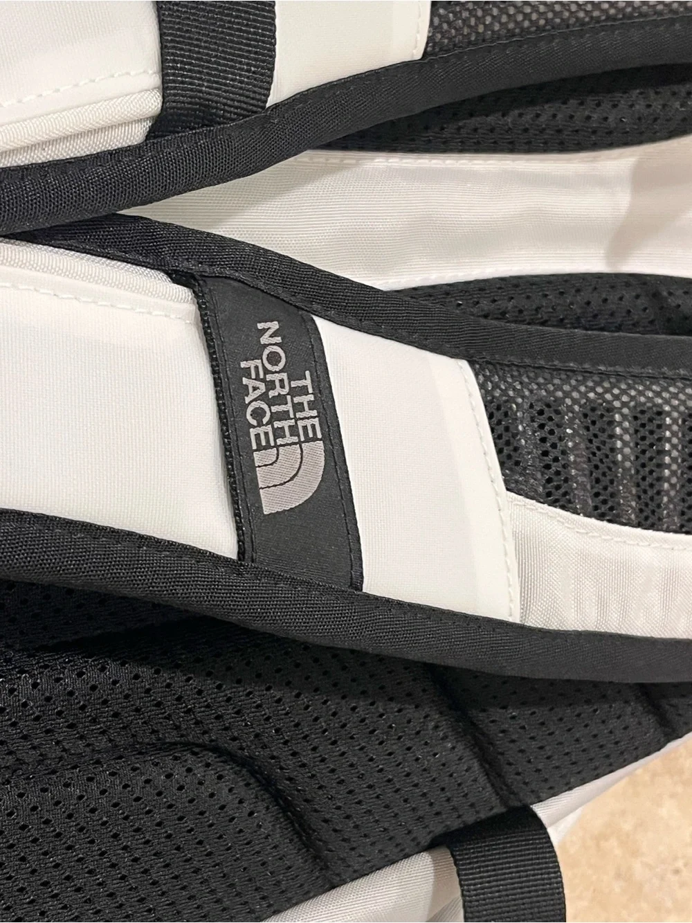 The North Face Hot Shot BC Base Camp Backpack White 28L Water Resistant $159 NEW